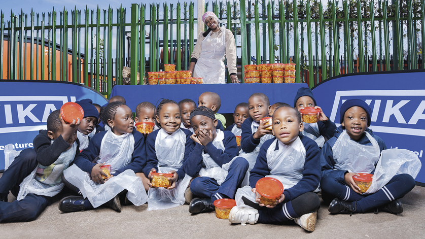 Ejemplo de sostenibilidad global: un huerto escolar enriquece el menú de los niños.