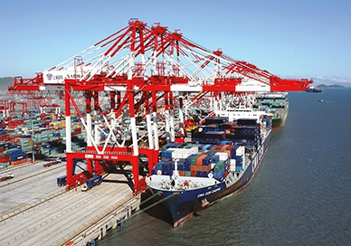 Einsatz von Kraftmessbolzen und der zugehörigen Sicherheitselektronik ELMS1 in Hafenkränen zur Container-Verladung